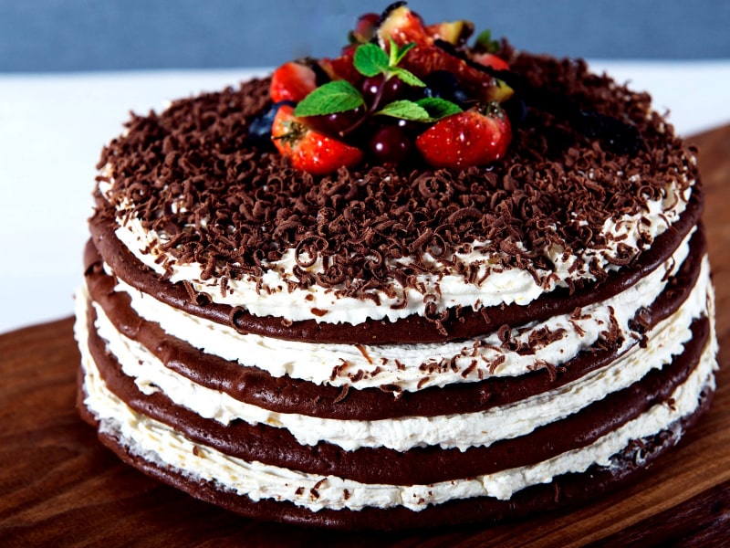 Creamy chocolate cake