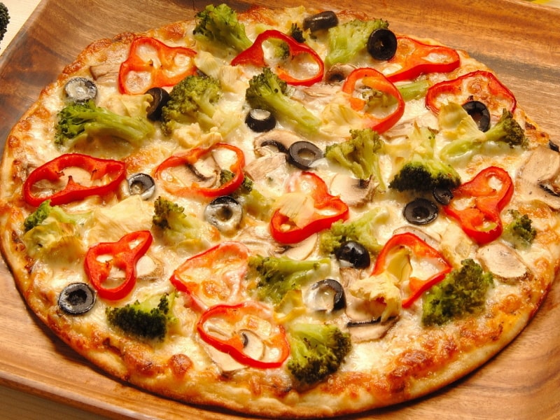 Pizza with broccoli