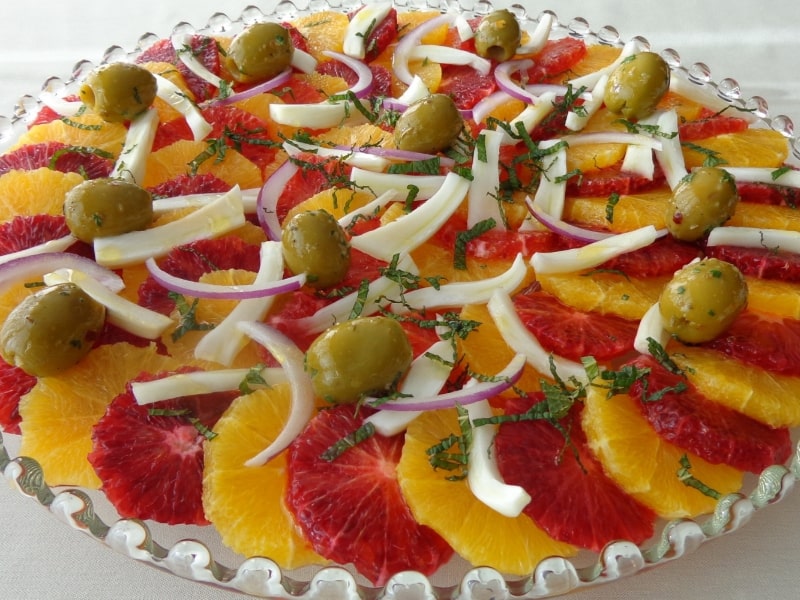 Citrus salad with olives